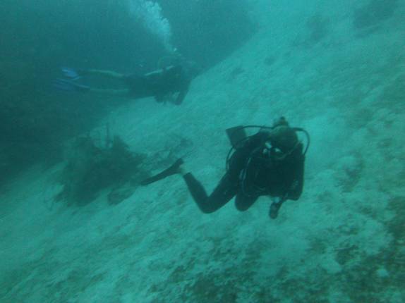 Início de mergulho em Utila, ilha no litoral norte de Honduras